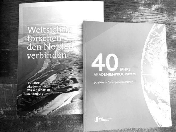 Titelseite der Sonderpublikation: 40 Jahre Akademienprogramm.